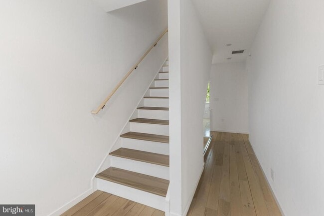 Building Photo - 1108 N Bodine St