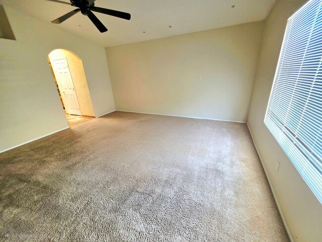 Building Photo - 4 Bed 2.5 Bath: 42nd St & Shea