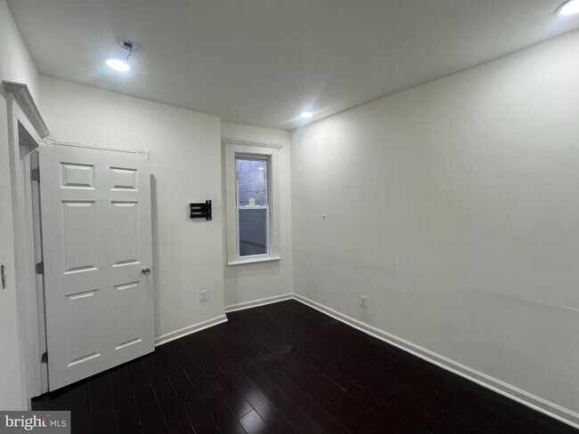 Building Photo - 616 S 60th St