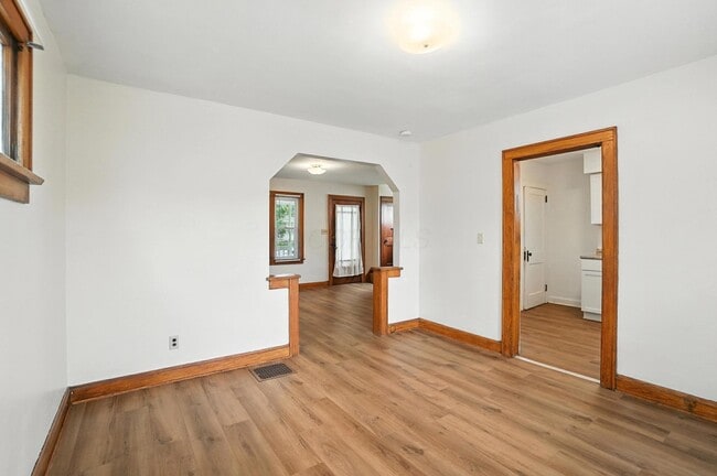 Building Photo - 825 S Terrace Ave