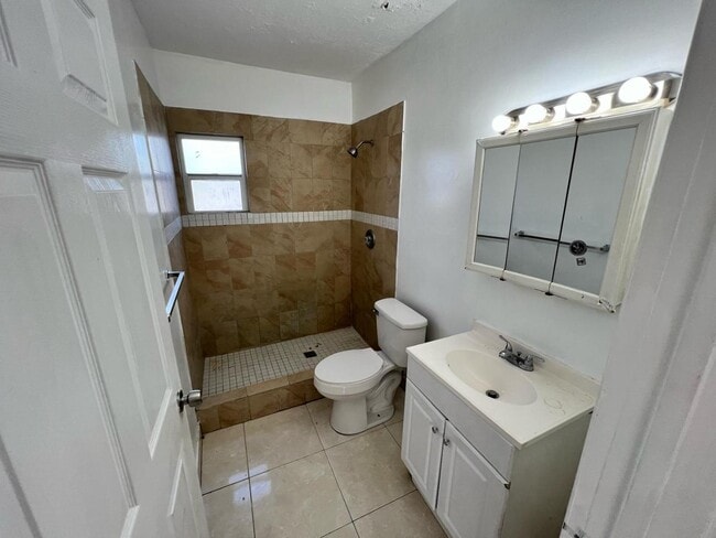 Building Photo - 701 N J St