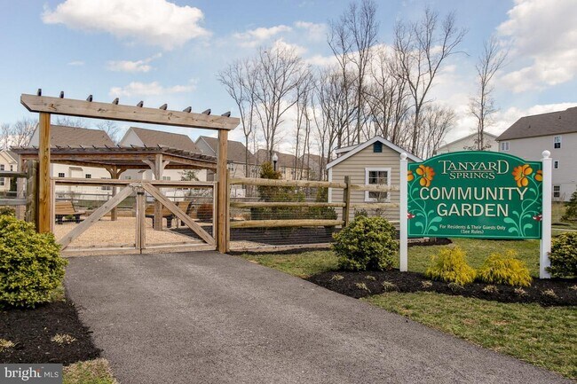 Building Photo - 7672 Timbercross Ln