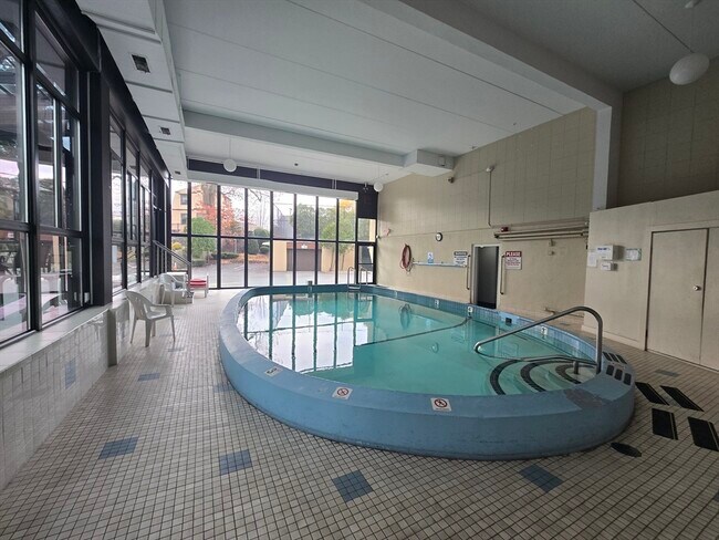 Building Photo - 51 Melrose St