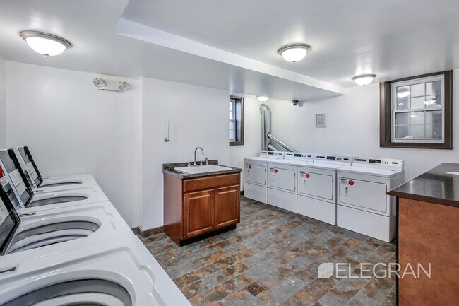 Building Photo - 376 Nodine St
