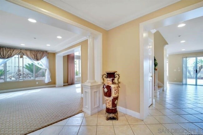 Building Photo - 10394 Valley Waters Dr