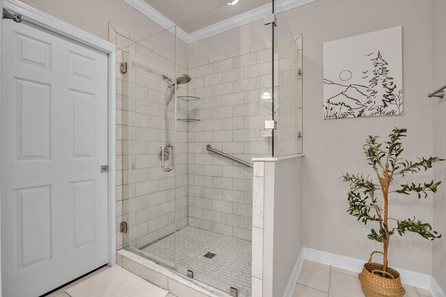 Building Photo - 270 Creatwood Trail