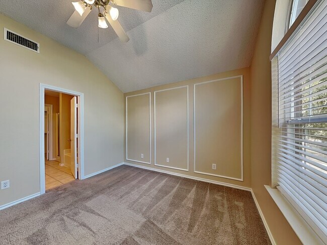 Building Photo - 1017 Woodall Dr