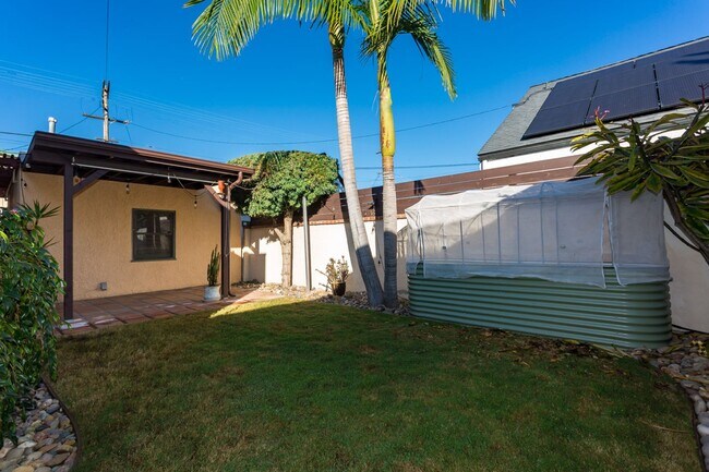 Building Photo - Charming Spanish in Kensington