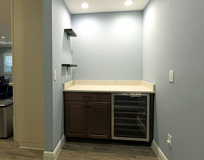 Building Photo - Daniels Place Short Term Rental