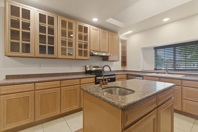 Building Photo - 8111 E Briarwood Blvd