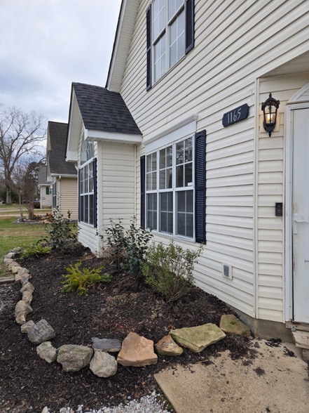 Building Photo - 1165 Greens Rd