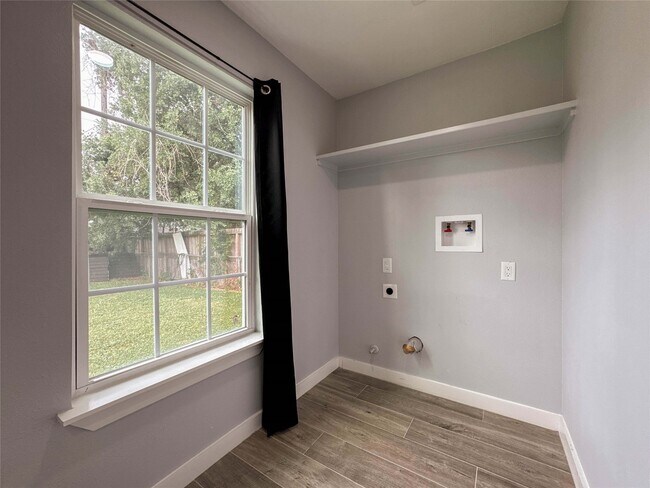 Building Photo - 730 Dunkley Dr
