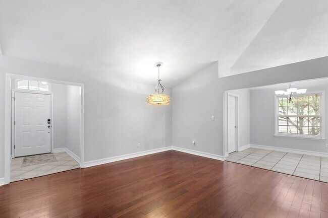Building Photo - 2521 Heathrow Dr