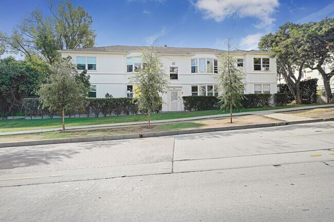 Building Photo - Newly updated 2-Bedroom 1-Bath Residence in the Heart of Los Feliz