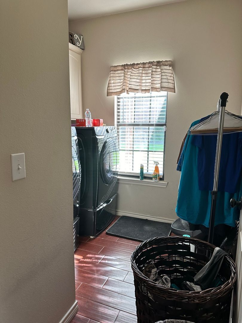 Building Photo - 885 Box Car Rd