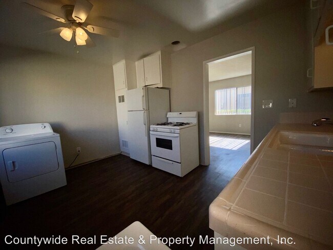 Building Photo - 1100-1154 N Mollison Ave