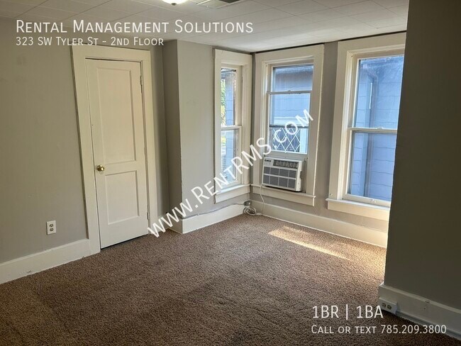 Building Photo - 323 SW Tyler St 2nd Floor- 1BED/1 BATH