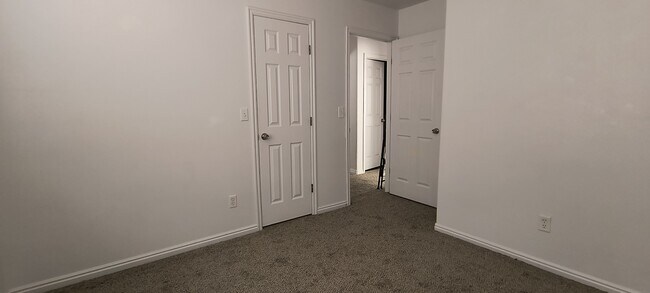 Building Photo - 1255 N 575 W