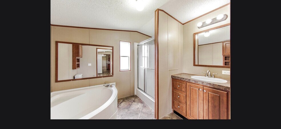 Building Photo - 158 Raoul Ln