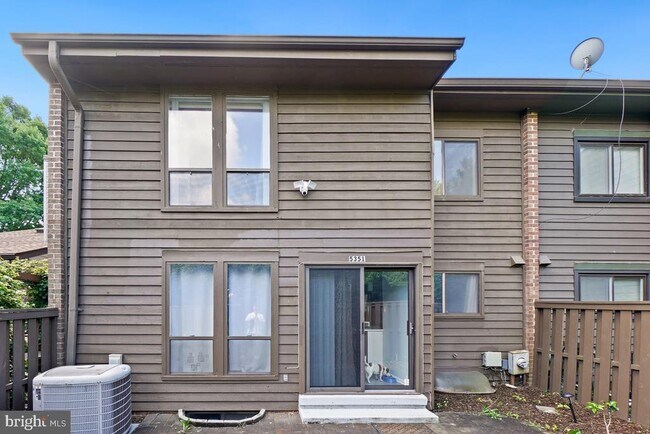 Building Photo - 5351 Strathmore Ave