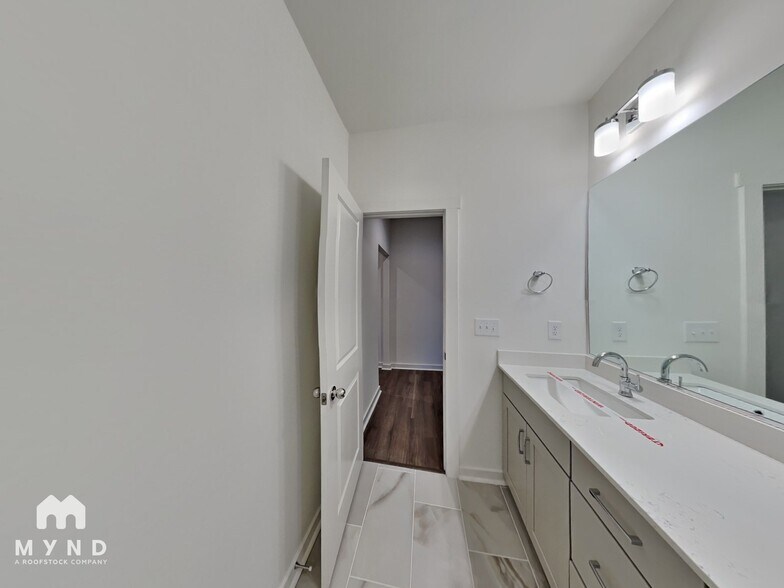 Building Photo - 928 Wainwright Ave