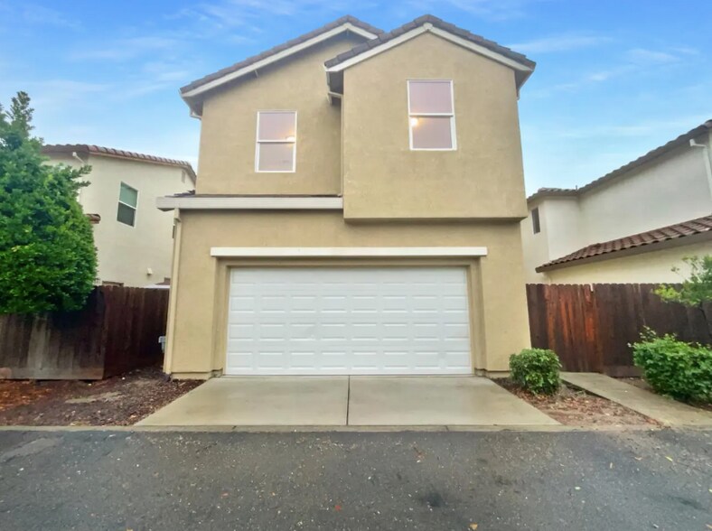 Building Photo - 1817 Terracina Dr