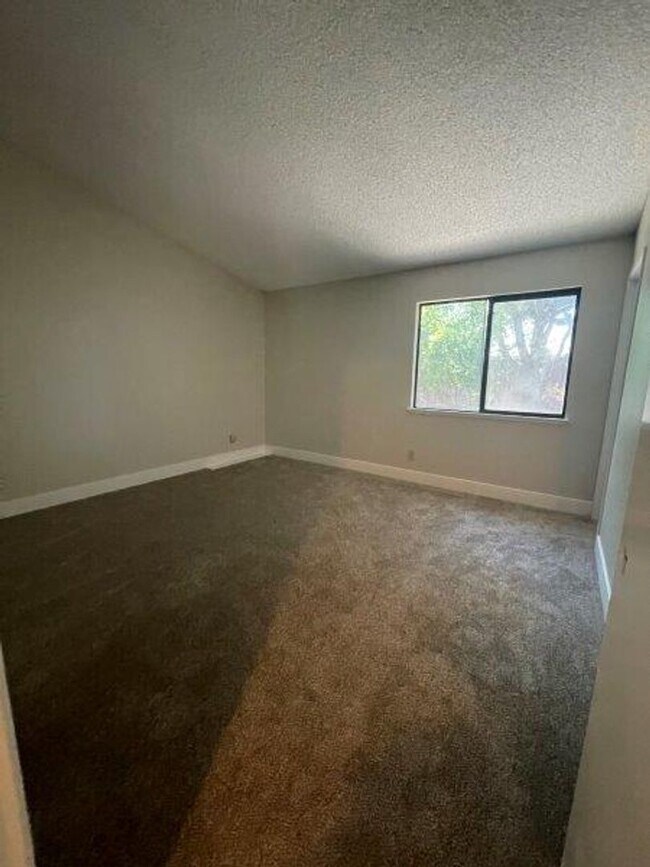 Building Photo - Fantastic 3 Bedroom in Natomas