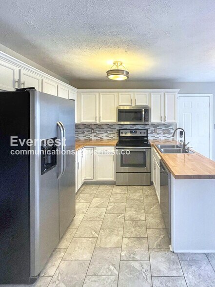Building Photo - 1533 Apache Way