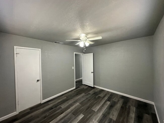 Building Photo - APPLY FOR THIS BEAUTIFUL HOME TODAY!