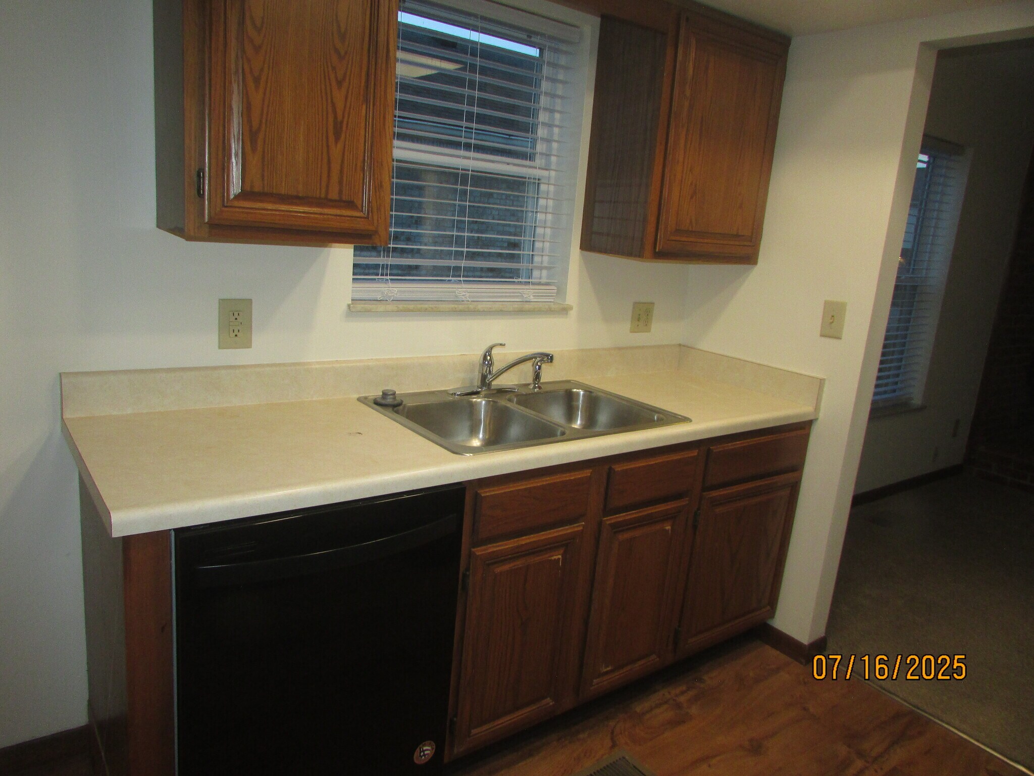 Galley Kitchen - 1854 N Lakeman Dr