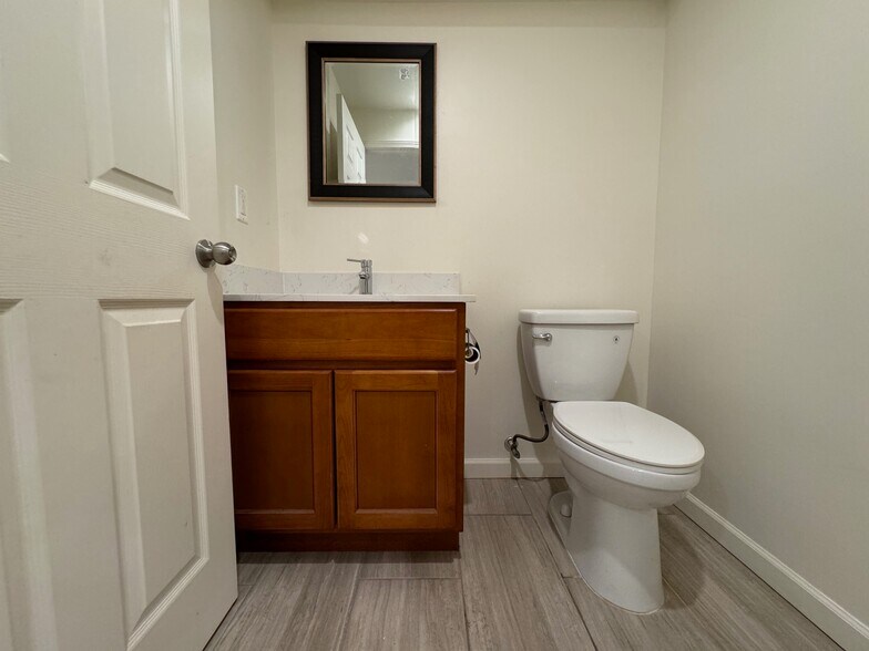 Building Photo - 1551 Santa Clara Ave