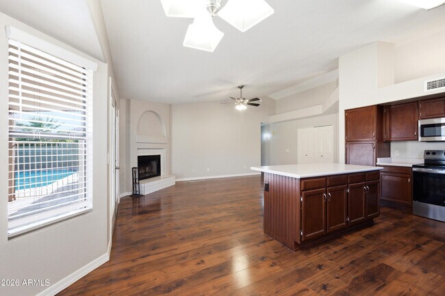 Building Photo - 7239 W Morrow Dr