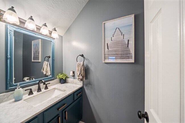 Building Photo - 7911 Hidden Oaks Ln