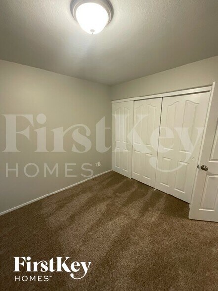 Building Photo - 1008 E Oceanwood Ave