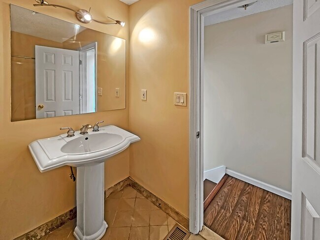 Building Photo - Charming 3 Bed, 2 Bath Home in Douglasvill...