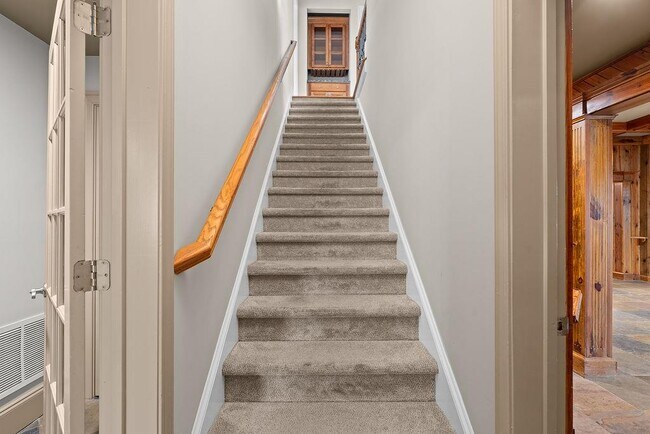 Building Photo - 1037 Windermere Crossing