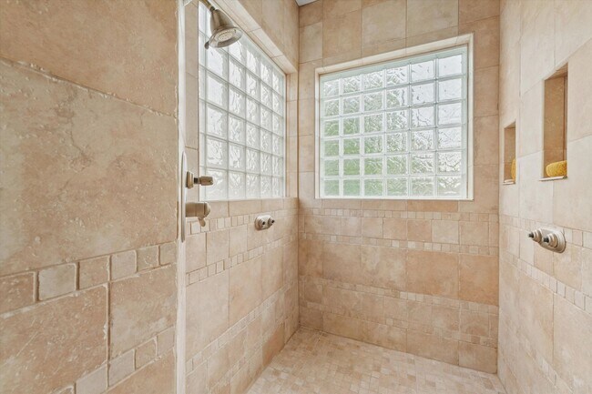 Building Photo - Refined Elegance Meets Modern Innovation i...