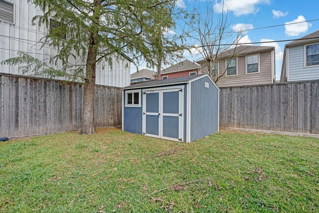 Building Photo - 1004 Lawrence St