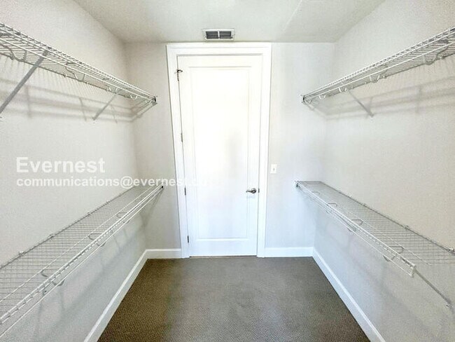 Building Photo - Modern Downtown Richmond 1BR Condo with In-Unit Laundry / Pet- Friendly /  Available Now!