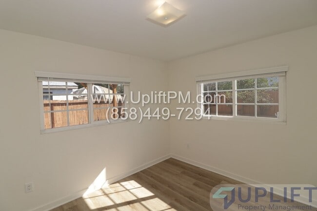 Building Photo - 4 Bedroom 2 Bath Home in the Heart of Mira Mesa.