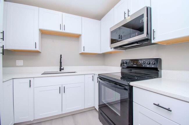 Building Photo - 1313 Eagleview Dr