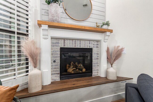 Building Photo - Beautiful 6-bedroom basement home