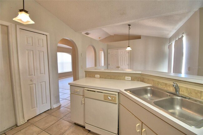 Building Photo - 1060 Dudley Dr