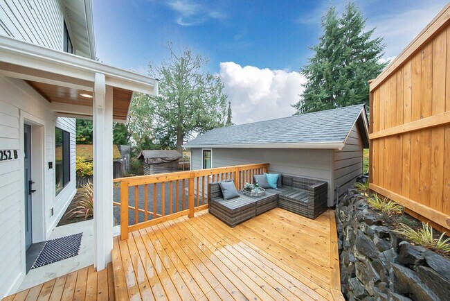 Building Photo - 6252 52nd Ave NE