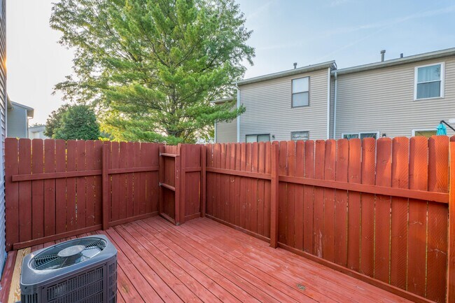 Building Photo - 867 Sheldrake Ct