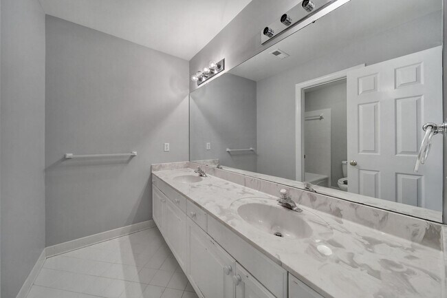 Building Photo - Spacious Four Bedroom Home!