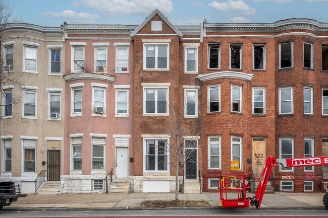 Building Photo - Beautifully renovated single family home