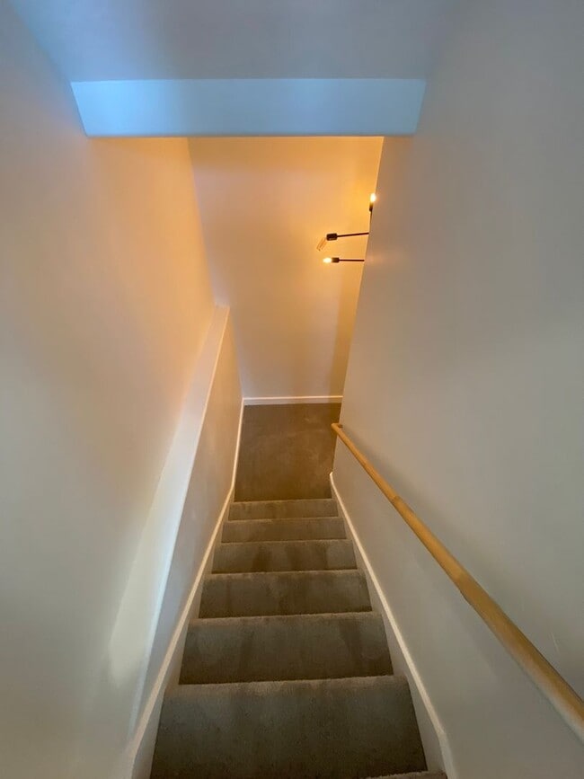 Building Photo - Beautiful House with basement apartment