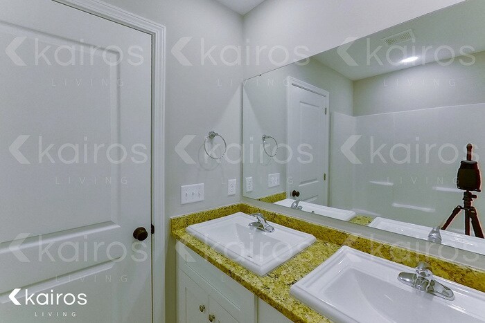 Building Photo - 11 Burnt Oak Cir