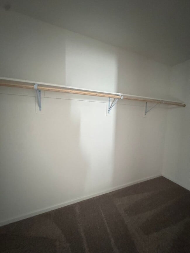 Building Photo - 3 bedroom Newer home
